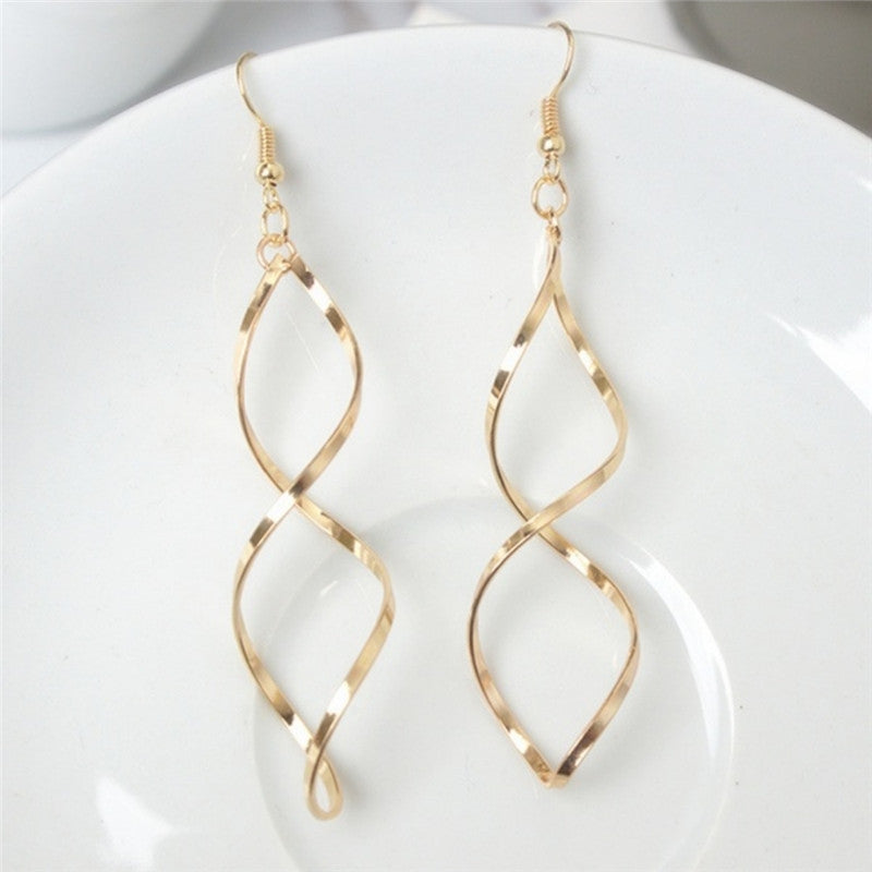 Spiral curved earring